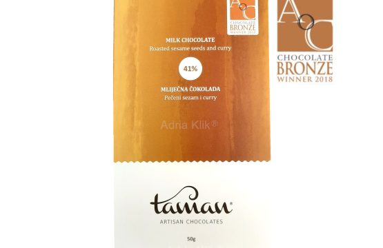 Naruči dostavu Taman Artisan Chocolates Hand made Pečeni sezam i curry Mliječna čokolada 41%, 50g ~ Academy of Chocolate award 2018 Bronze Egzotična kombinacija mliječne čokolade povećanog udjela kakaa s pečenim sjemenkama sezama i pikantnom curry mješavinom začina.