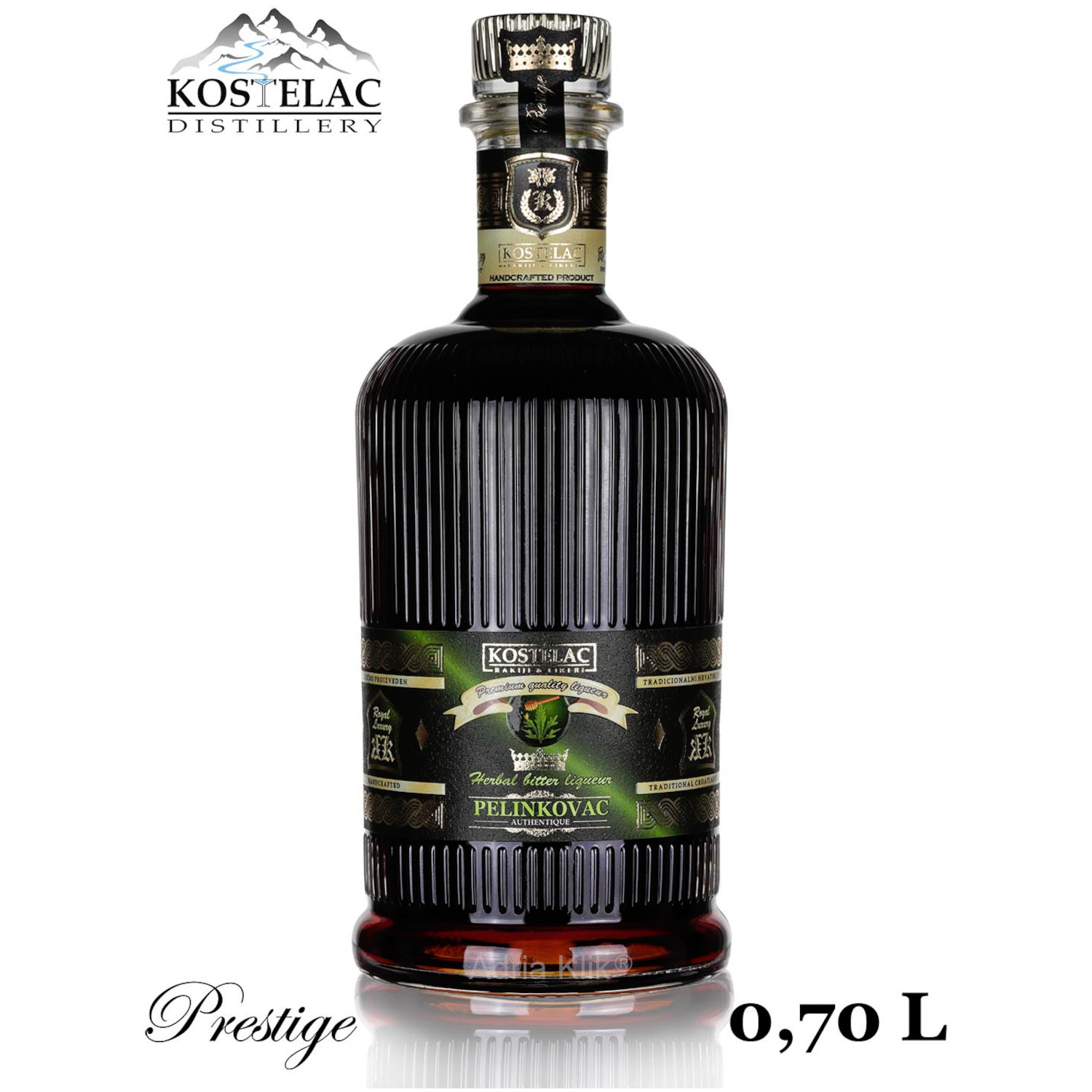 PELINKOVAC AUTHENTIQUE PRESTIGE – Pelinkovac AUTHENTIQUE Royal Luxury je tradicionalni gorki biljni liker premium kvalitete, proizveden od tridesetak vrsta ljekovitog i aromatičnog bilja u kojemu dominira blago gorki okus pelina (lat. Artemisia absinthium). U harmoničnom omjeru bilje se stavlja na višetjednu maceraciju u alkohol, te se destilira u tradicionalnim bakrenim kotlovima. Konzumira se kao aperitiv ili digestiv, a servira ledeno rashlađen uz dodatak kockice leda i kriške limuna.