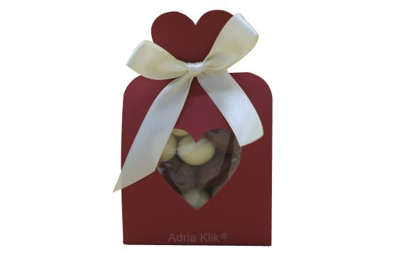 Hedona Artisan Chocolates - Hand made - Ručno rađeno Čokoladirani lješnjaci u bijeloj čokoladi i čokoladirani bademi u mliječnoj čokoladi Hedona, grčka božica zadovoljstva, užitka i radosti Proizvedeno u Hrvatskoj . #kupujmohrvatsko Naruči sigurnu dostavu online Hedona Chocolateria, artisan and craft chocolate and pralines