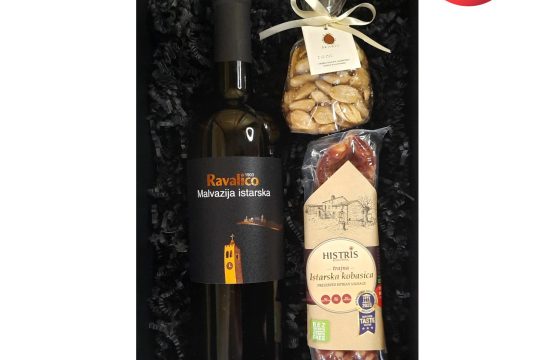 Unikatni Premium poklon paket sadrži: Istarska Malvazija 0,75l Ravalico Istarska trajna kobasica bez nitrita Prženi Slani Bademi OPG Škarić Mat crna poklon kutija s punjenjem/dekoracijom i prozorom Proizvedeno u Hrvatskoj #Ravalico #OPGŠkarić #Histris