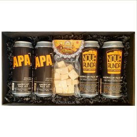 NOVO! Gift box Nova runda Craft beer &  Paška sirana otok Pag  Unikatni poklon paket! Sadrži  4 X APA 0,5l Nova runda + 1 x Mister Bokunić 100g Paška sirana i Crna mat poklon kutija s prozorom i dekoracijom