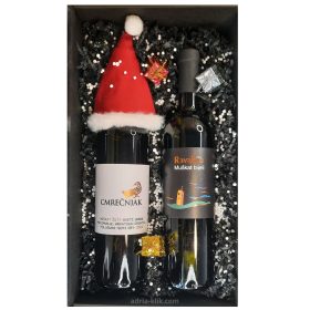 Slatki Božićni Unikatni poklon paket sadrži: Muškat Bijeli 0,75l Ravalico Istra i Muškat Žuti 0,75l Cmrečnjak Međimurje unikatni poklon paket Božićno izdanje , Mat crna poklon kutija s punjenjem i prozorom, Božićnom dekoracijom, Božićna kapa Djed Mraz, umijetni snijeg, 3 x mali Božićni pokloni/kutije  Proizvedeno u Hrvatskoj #Ravalico #Cmrecnjak #Sretanbozic